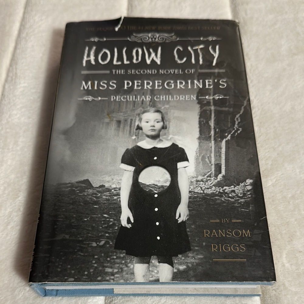 Hollow city.  Book 2. Miss Peregrine’s Peculiar Children